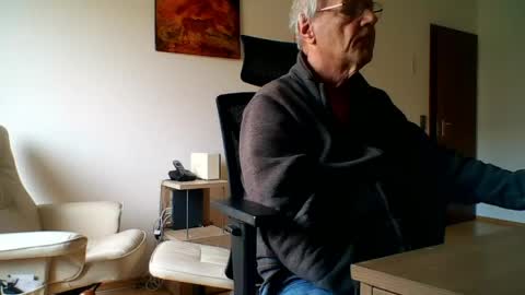 camcologne online show from April 24, 2026, 8:50 am