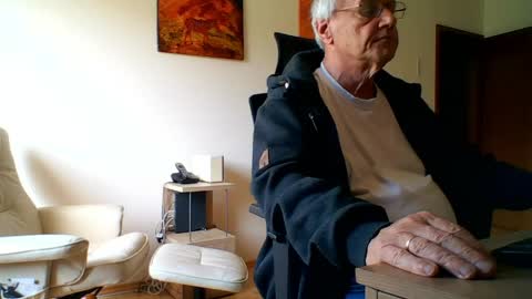 camcologne online show from April 25, 2026, 11:13 am