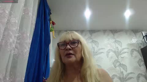 CamDiva1 online show from November 17, 2025, 12:55 pm