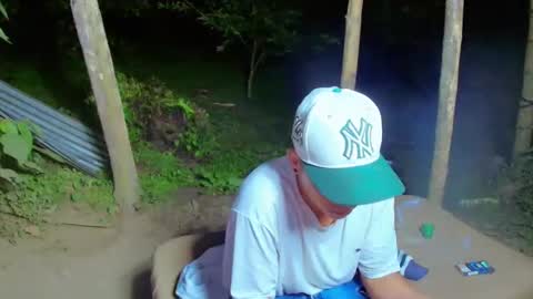 Snapshot of cameron_re chatting on June 4, 2026, 2:17 am cameron_re online show from June 4, 2026, 2:17 am