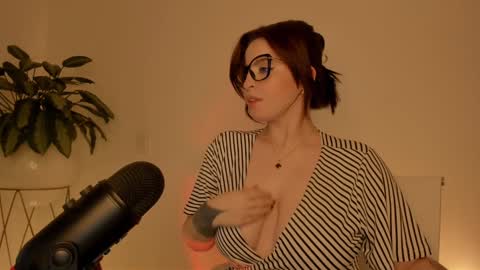 Snapshot of camidoll_10 chatting on December 22, 2024, 7:31 pm camila online show from December 22, 2024, 7:31 pm