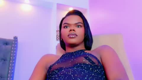 camiestrada online show from September 12, 2025, 10:43 pm