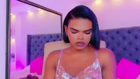 camiestrada online show from September 25, 2025, 8:07 am