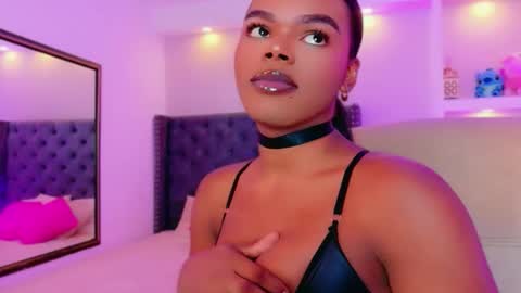 camiestrada online show from September 29, 2025, 9:19 pm