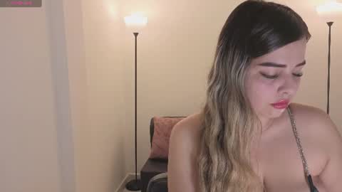 Snapshot of camiilaa1 chatting on June 19, 2026, 3:22 am Camila online show from June 19, 2026, 3:22 am