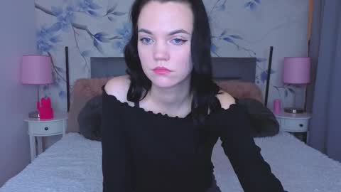 Camila online show from November 22, 2025, 9:03 pm