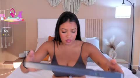 camila_bustamante_ online show from April 20, 2026, 2:42 pm