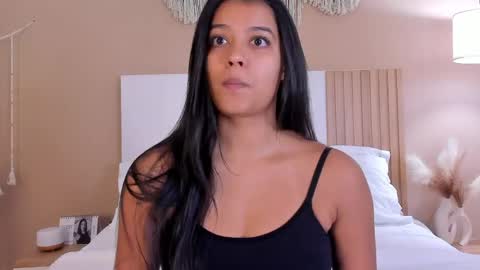 camila_bustamante_ online show from April 22, 2026, 1:45 pm