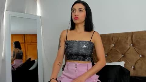 camila_collins7 online show from November 19, 2025, 1:00 pm