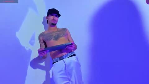  s online show from November 21, 2025, 5:17 am