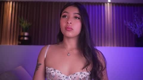 Camila online show from November 19, 2025, 4:01 am