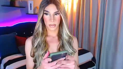 Camila online show from January 3, 2025, 2:43 am