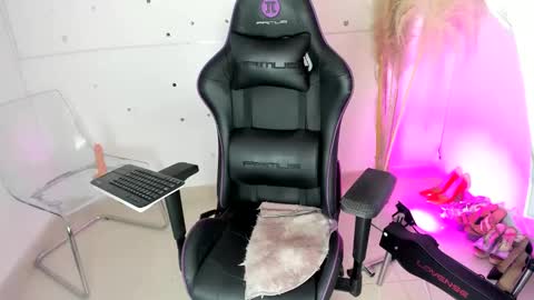 natalia bigpeach online show from January 22, 2025, 5:26 am