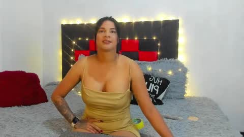 Snapshot of camila_valenciia_ chatting on April 21, 2026, 10:43 am Camila online show from April 21, 2026, 10:43 am