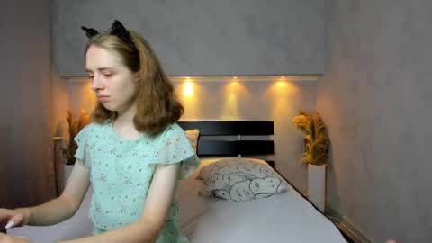 Camilla online show from September 26, 2025, 12:36 am