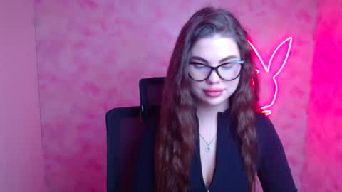 Camilla online show from December 19, 2025, 12:56 pm