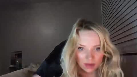 camilleclairexo online show from April 4, 2026, 8:12 am