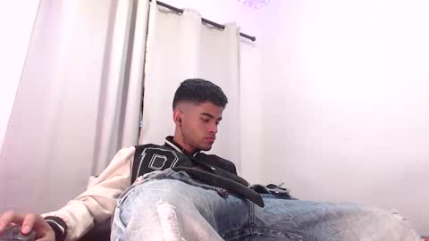 camillo_beischel_ online show from September 11, 2025, 4:40 pm