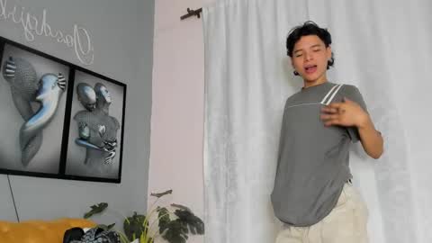 Snapshot of camillo_virgil chatting on December 2, 2025, 10:42 am Camillo Virgil online show from December 2, 2025, 10:42 am