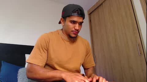 camilo_contre21 online show from September 18, 2025, 8:00 pm