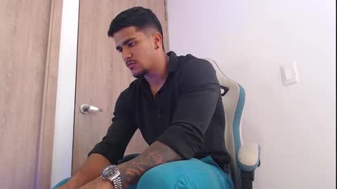 camilo_contre21 online show from November 6, 2025, 7:26 pm