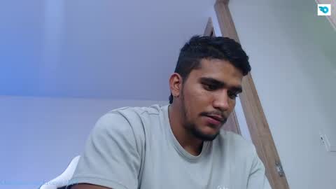 camilo_contre21 online show from April 18, 2026, 8:42 pm