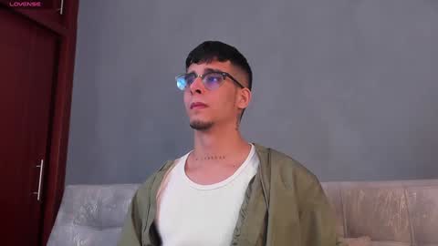   INDEPENDENT MODEL online show from January 14, 2025, 10:17 am