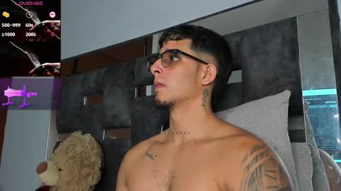   INDEPENDENT MODEL online show from October 22, 2025, 6:02 am