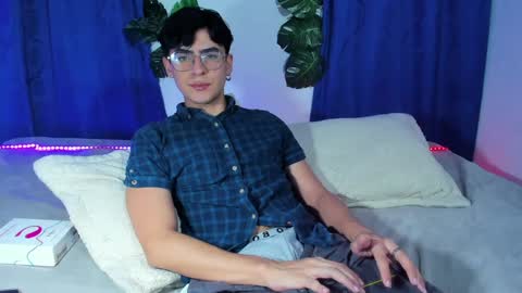 Snapshot of camilo_xcam chatting on February 10, 2025, 6:56 pm CAMILO online show from February 10, 2025, 6:56 pm