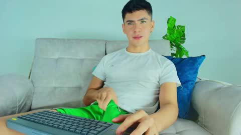 Snapshot of camilo_xcam chatting on October 12, 2025, 11:26 pm CAMILO online show from October 12, 2025, 11:26 pm