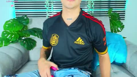 Snapshot of camilo_xcam chatting on April 22, 2026, 8:21 pm CAMILO online show from April 22, 2026, 8:21 pm