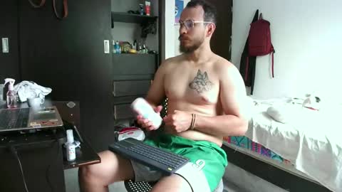 Snapshot of camiloex chatting on January 11, 2025, 6:54 pm Camilo online show from January 11, 2025, 6:54 pm