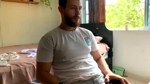 Snapshot of camiloex chatting on February 6, 2025, 9:38 pm Camilo online show from February 6, 2025, 9:38 pm