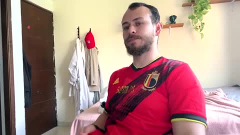 Snapshot of camiloex chatting on February 8, 2025, 9:25 pm Camilo online show from February 8, 2025, 9:25 pm