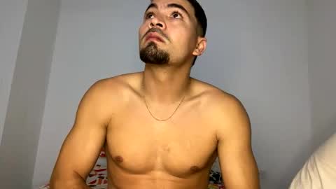 camilor_30 online show from October 18, 2025, 9:32 am