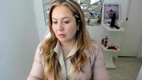 camixxx_m online show from December 2, 2025, 12:32 pm