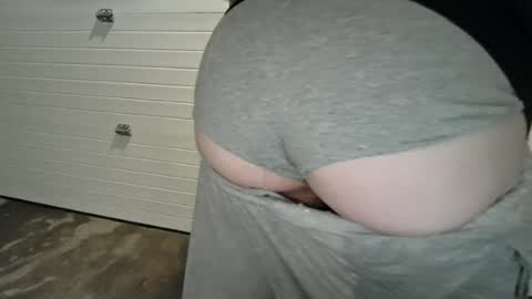 Snapshot of cammyman6900 chatting on May 16, 2026, 10:41 pm cammyman6900 online show from May 16, 2026, 10:41 pm
