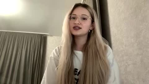 candelariahile online show from February 3, 2026, 4:12 pm