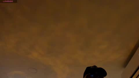 Candie  online show from March 4, 2025, 11:40 am