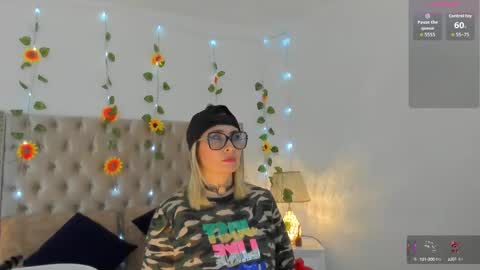 Candie  online show from October 5, 2025, 3:21 pm