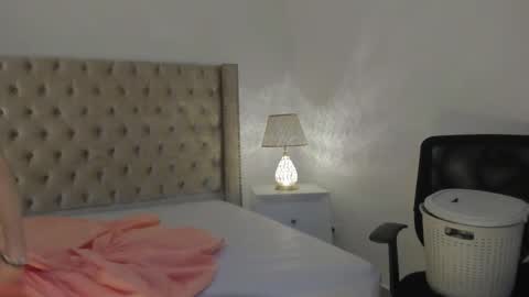 Candie  online show from November 24, 2025, 11:43 am