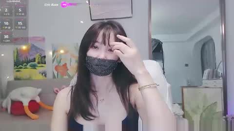 candy8998 online show from April 18, 2026, 10:43 pm