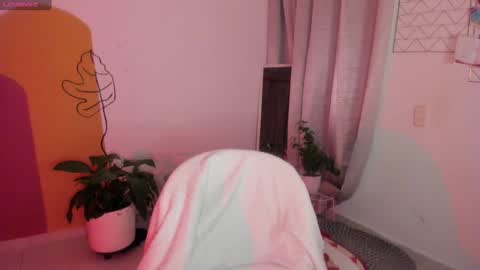 Snapshot of candy__rosee chatting on December 10, 2024, 1:54 am online show from December 10, 2024, 1:54 am