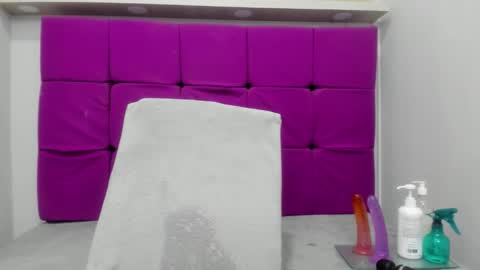 candy_big_tits18 online show from January 8, 2026, 12:02 am