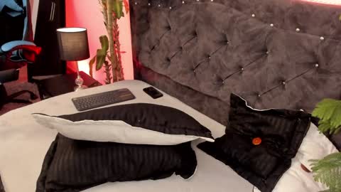 CamilaInstagram candy canne  Pvt open online show from December 13, 2024, 7:32 pm