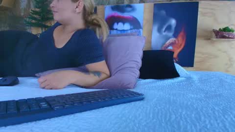 Jolie online show from November 21, 2025, 8:07 pm