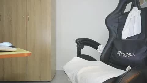 Snapshot of candy_hes chatting on April 25, 2026, 9:01 pm Nickol online show from April 25, 2026, 9:01 pm