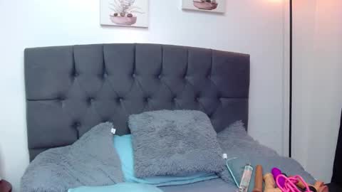 Candy online show from September 19, 2025, 9:37 pm