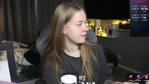 Snapshot of candy_meggie chatting on December 16, 2024, 4:38 pm Megan online show from December 16, 2024, 4:38 pm