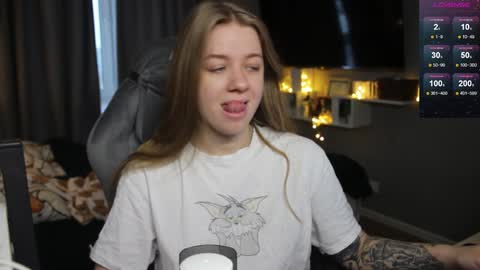 Snapshot of candy_meggie chatting on January 2, 2025, 11:20 am Megan online show from January 2, 2025, 11:20 am